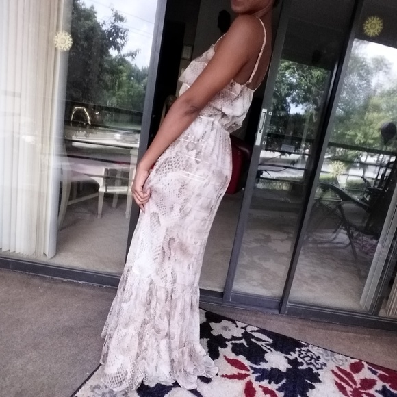 Gorgeous Flowy G by Guess dress - Picture 3 of 5